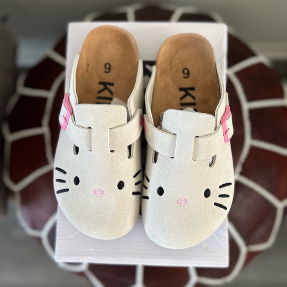 Hello Kitty - KIRA NY
FITS TRUE TO SIZE
EXCELLENT QUALITY
INDOOR & OUTDOOR WEAR - Picture 4 of 5